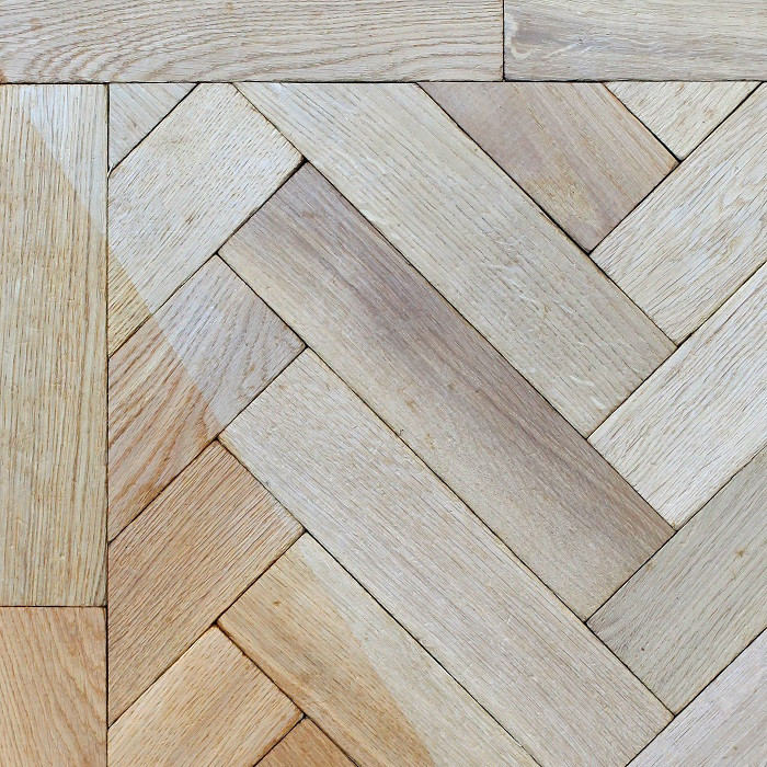 LIVIGNA HERRINGBONE SOLID WOOD FLOORING OAK RUSTIC UNFINISHED TUMBLED 70X280MM