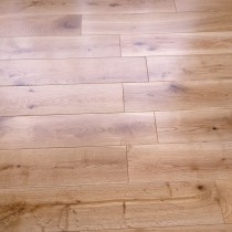 Y2 SOLID WOOD FLOORING CLASSIC OAK LACQUERED
